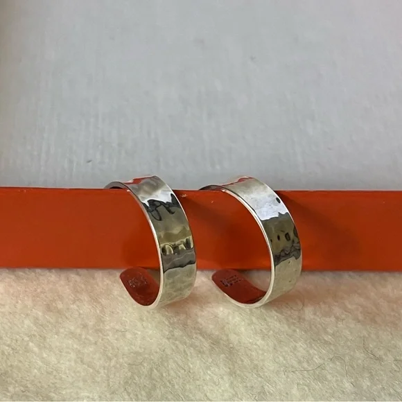 James Avery Hammered SS hammered hoop earrings - Picture 2 of 7